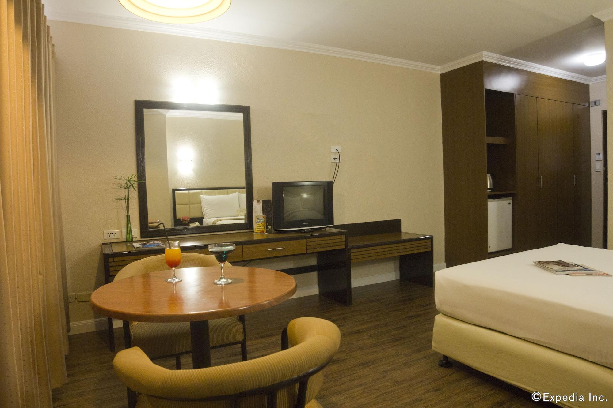 Rothman Hotel Manila Bagian luar foto