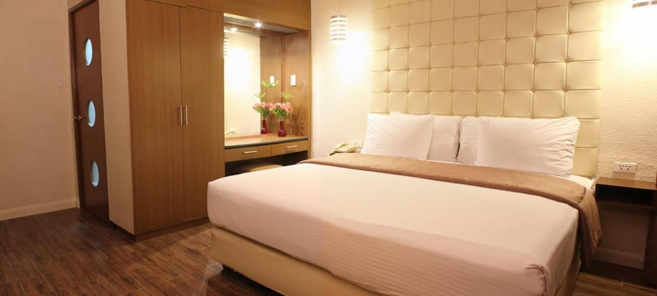 Rothman Hotel Manila Bagian luar foto