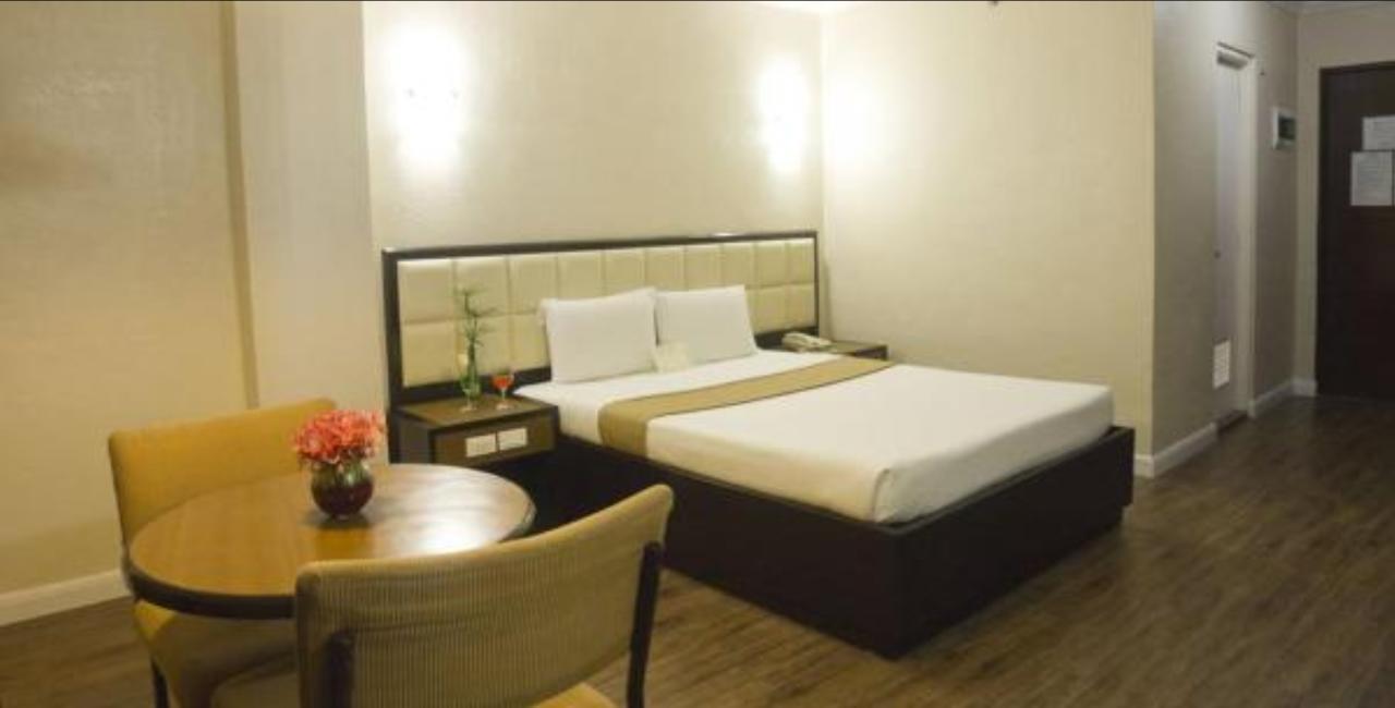 Rothman Hotel Manila Bagian luar foto