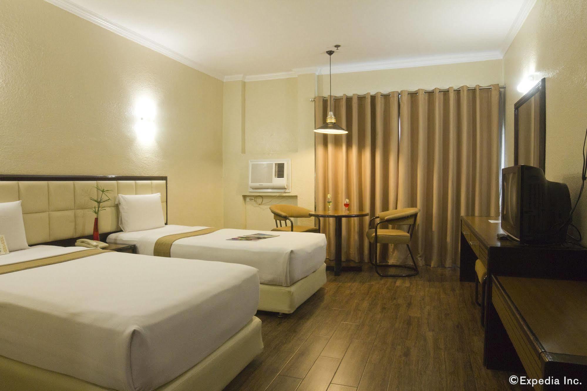 Rothman Hotel Manila Bagian luar foto