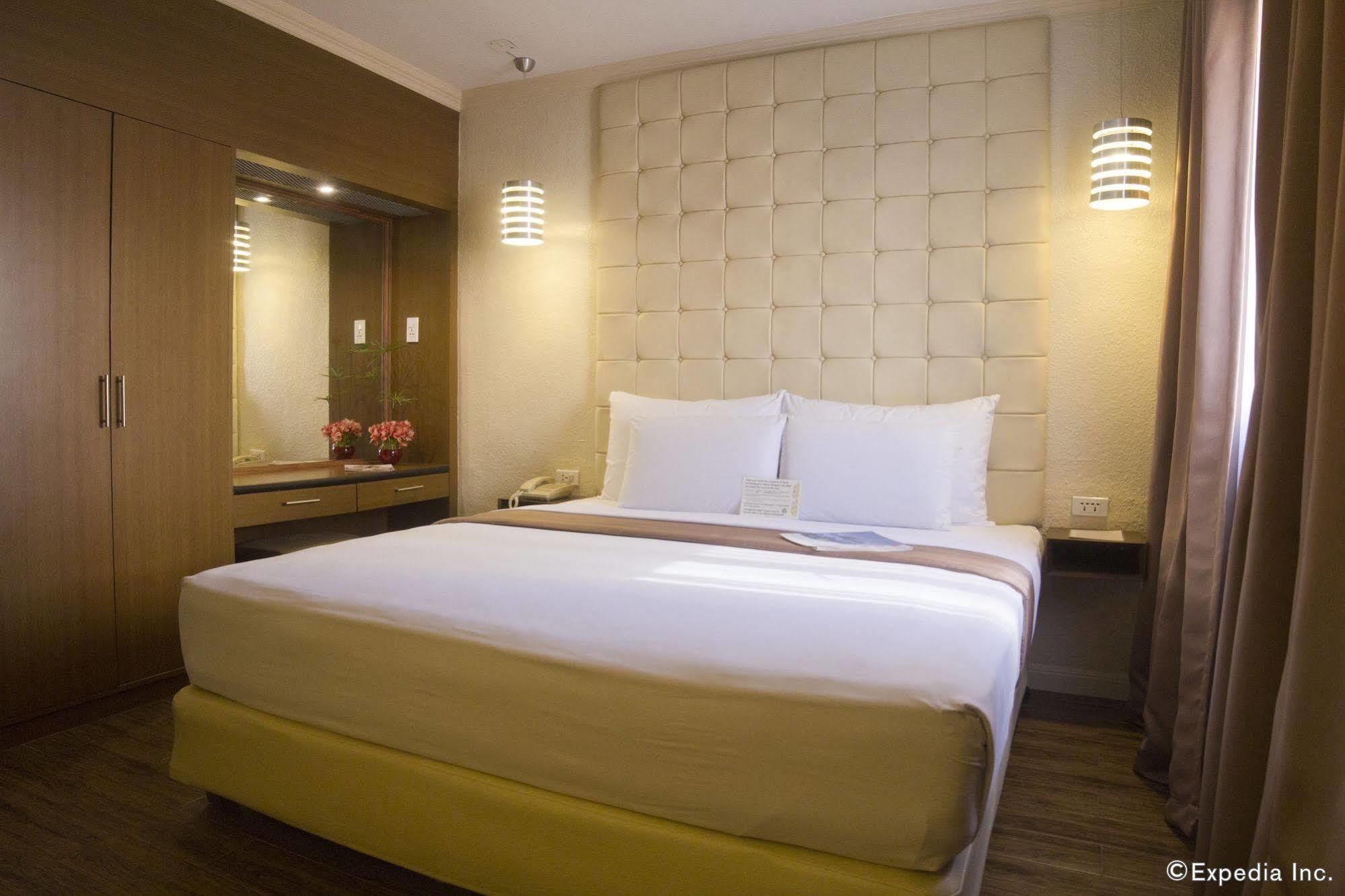 Rothman Hotel Manila Bagian luar foto