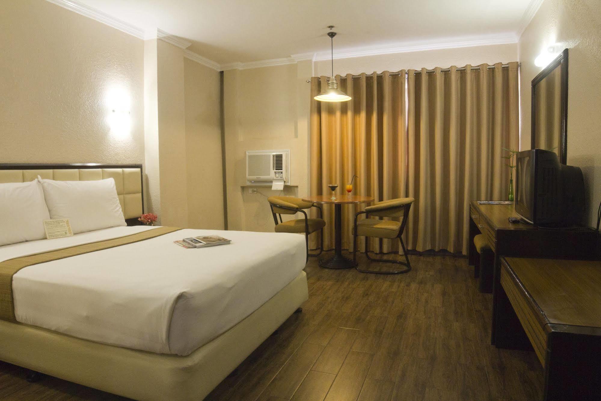 Rothman Hotel Manila Bagian luar foto