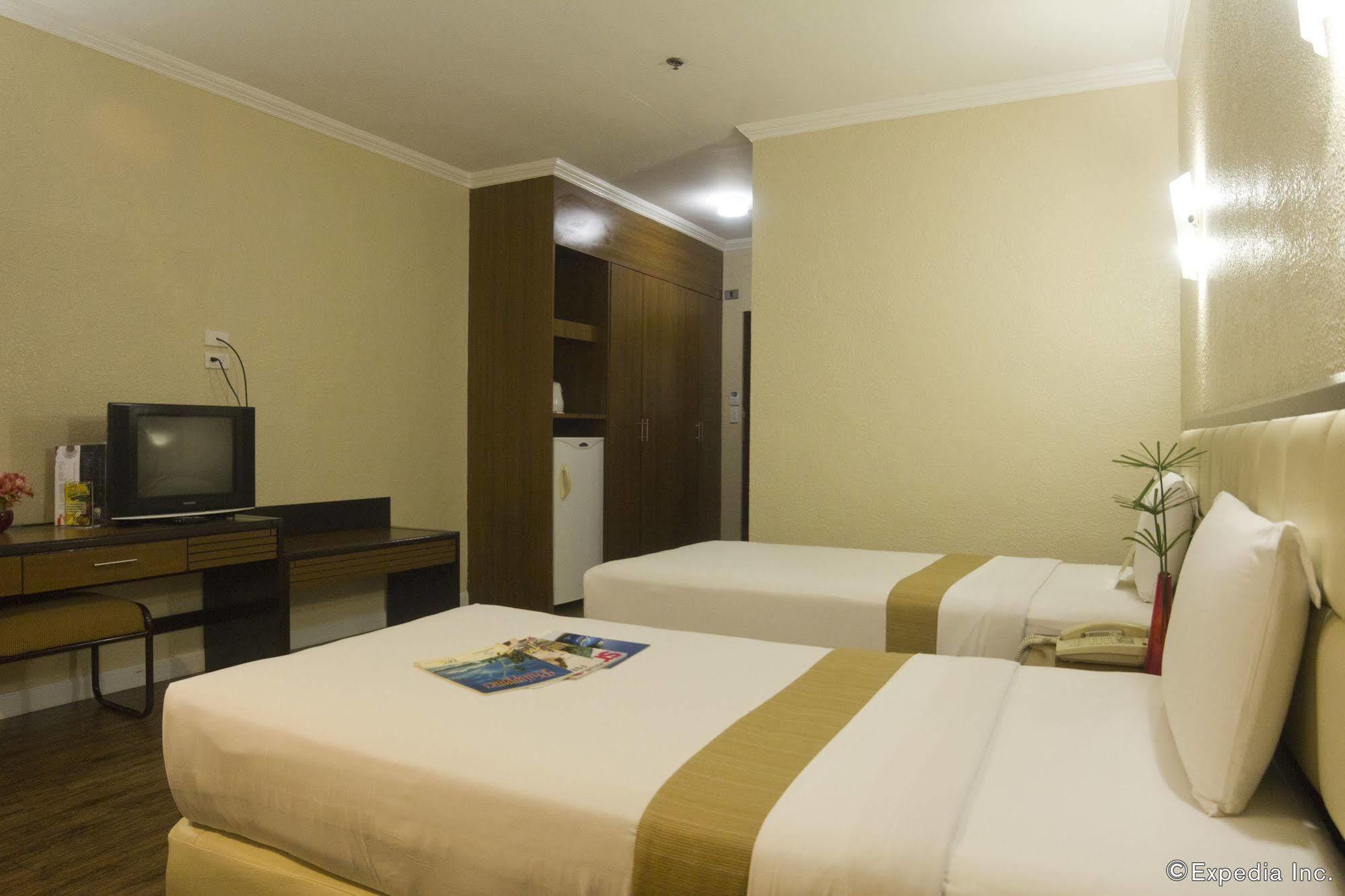 Rothman Hotel Manila Bagian luar foto