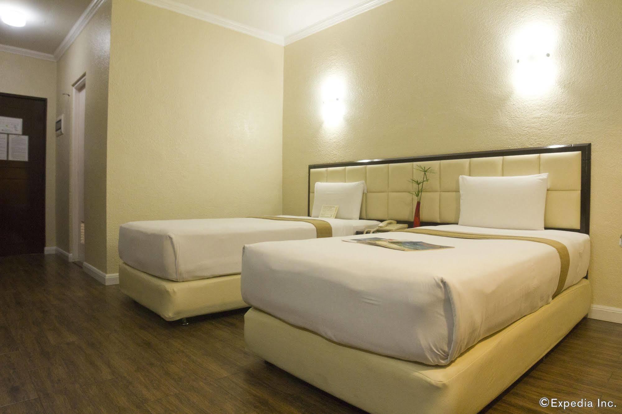 Rothman Hotel Manila Bagian luar foto