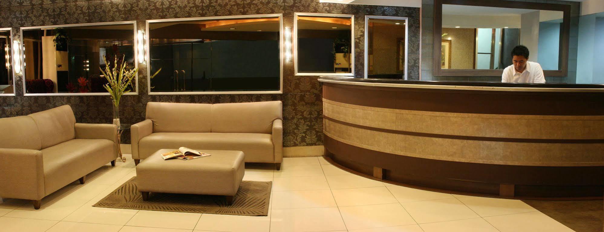 Rothman Hotel Manila Bagian luar foto